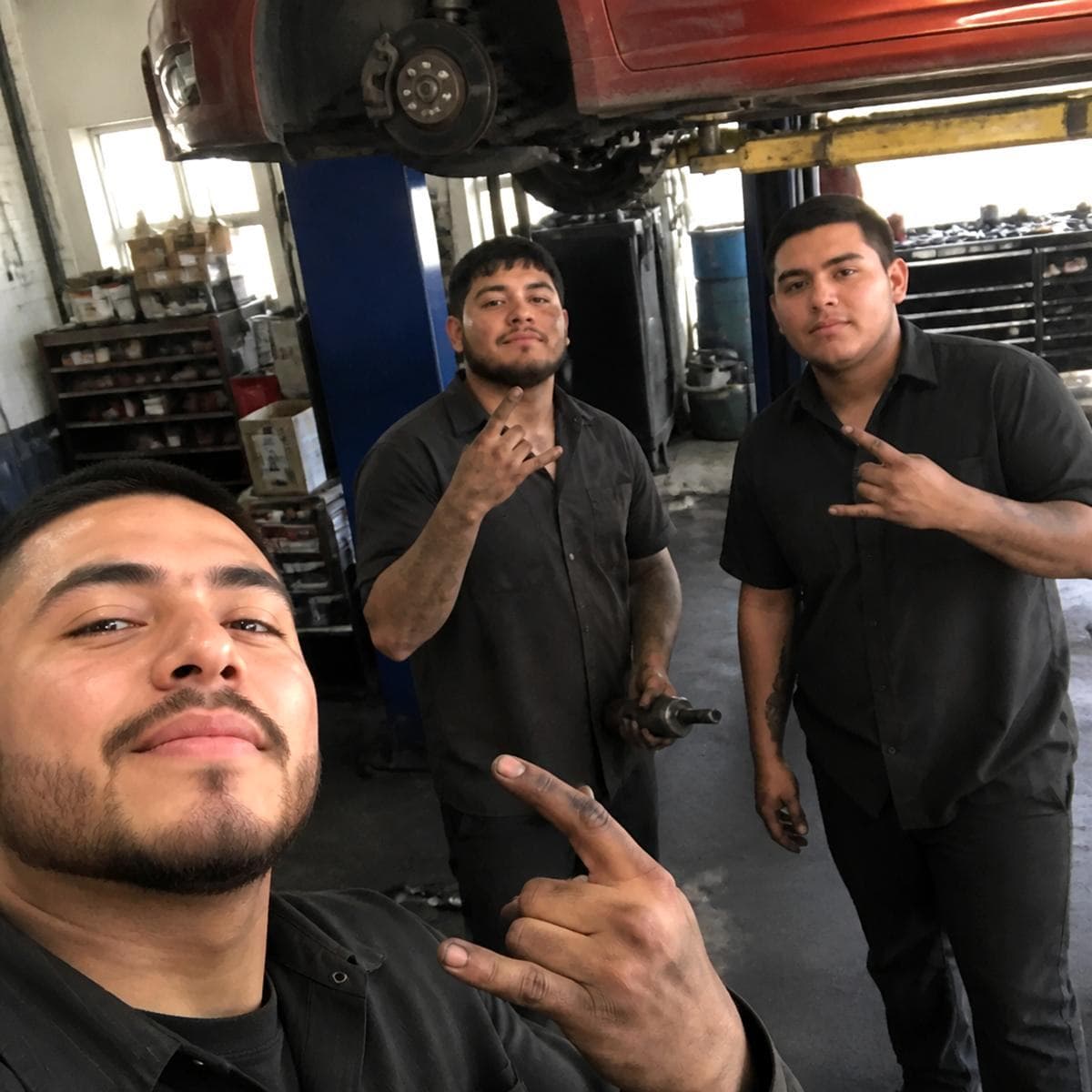 Mechanic handing keys back to a smiling customer